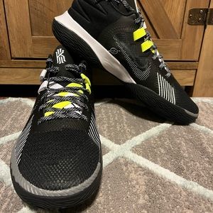 Nike Kyrie Flytrap 5 Black/White V Kyrie Irving Basketball 2021 All NEW size 12